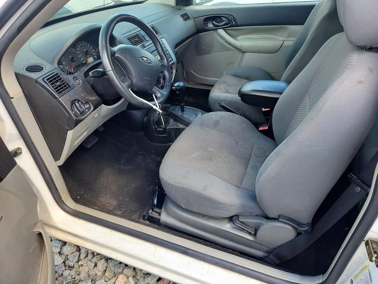 2005 FORD FOCUS ZX3 photo 13