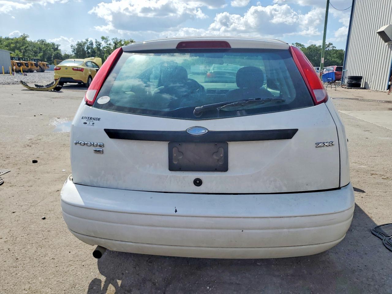 2005 FORD FOCUS ZX3 photo 11