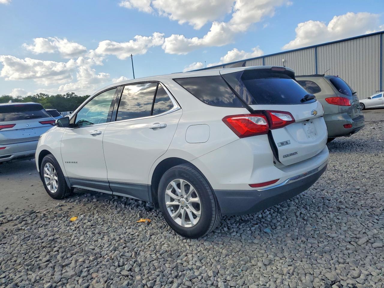 2018 CHEVROLET EQUINOX LT photo 3