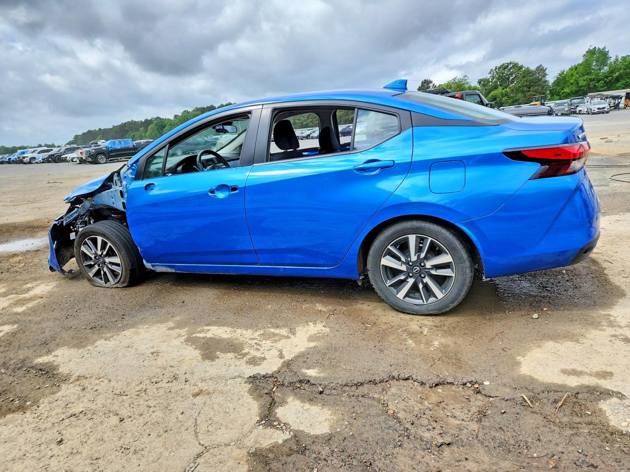 2024 NISSAN VERSA SV photo 3