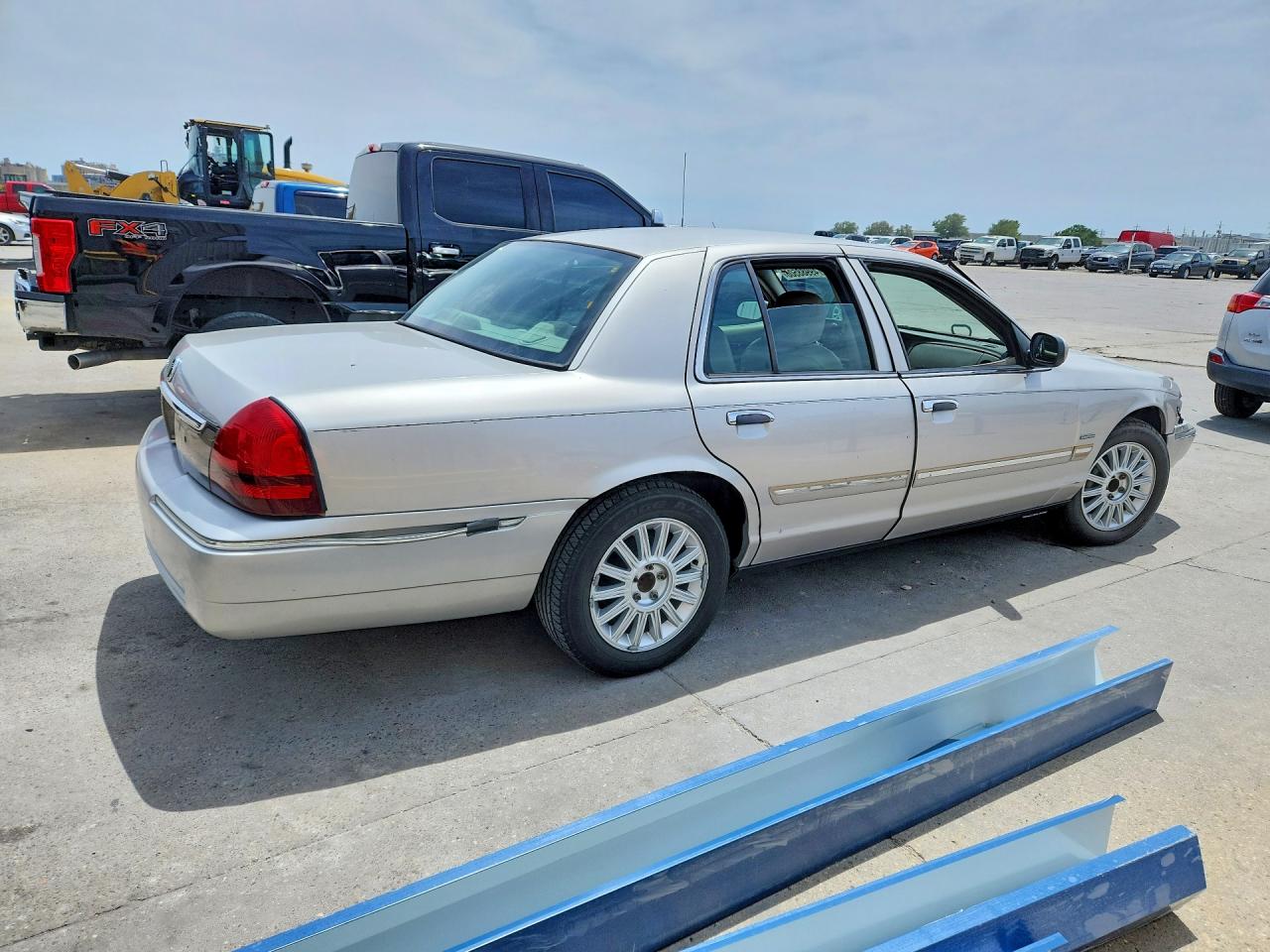 2010 MERCURY GRAND MARQUIS LS photo 7