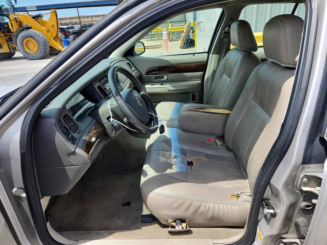 2010 MERCURY GRAND MARQUIS LS photo 19