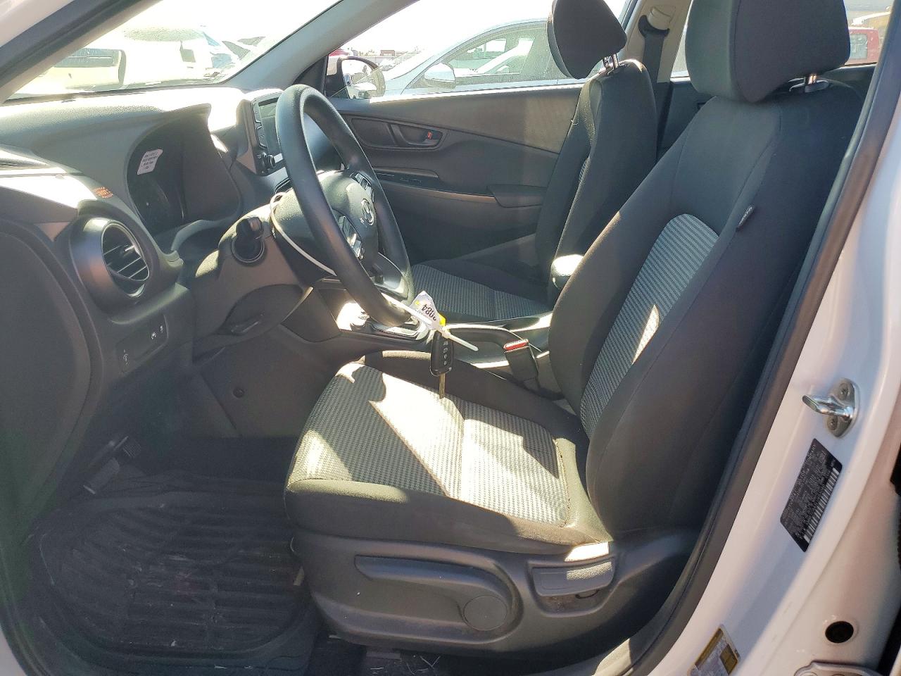 2020 HYUNDAI KONA SE photo 7