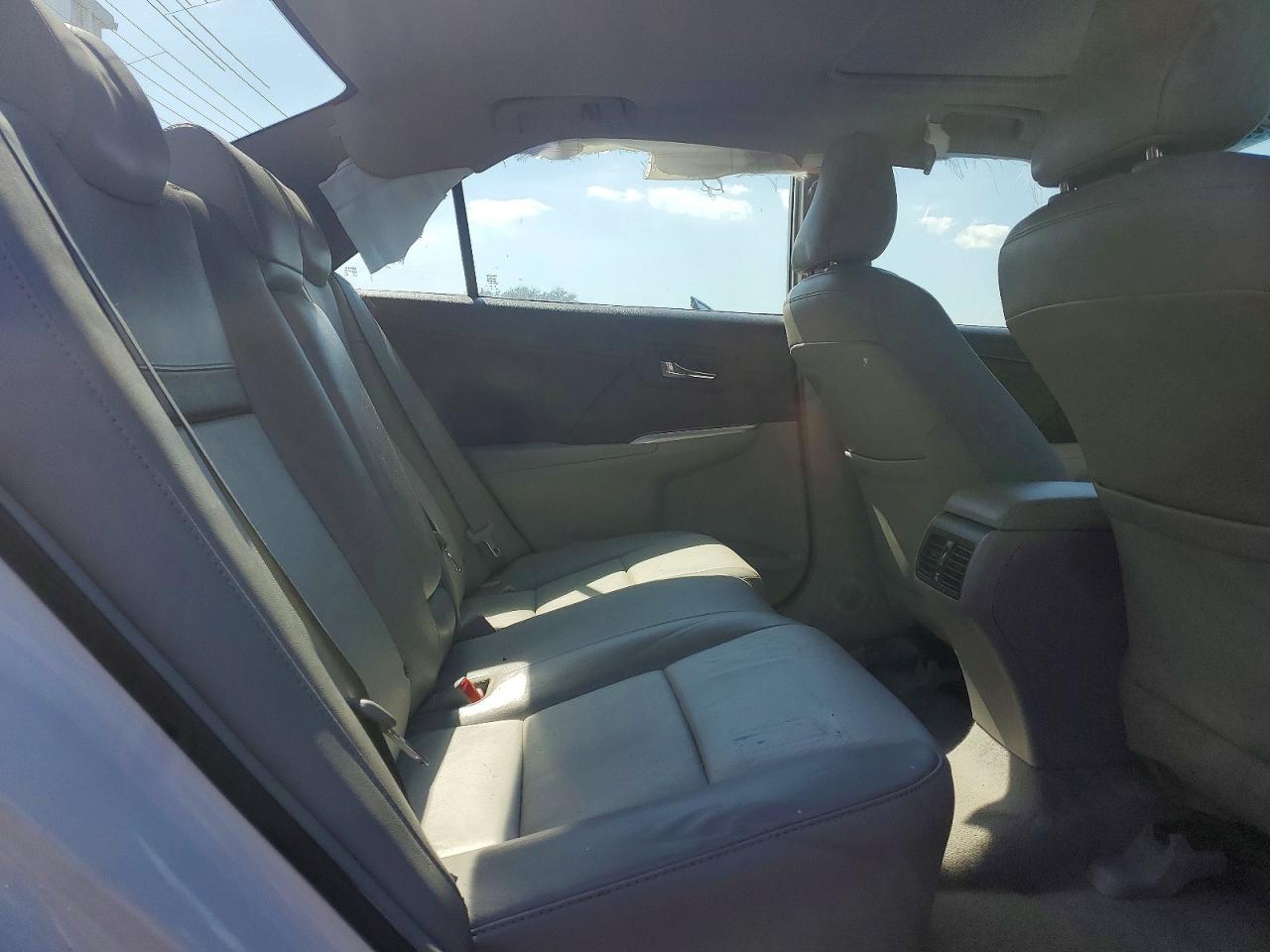 2013 TOYOTA CAMRY XLE photo 28