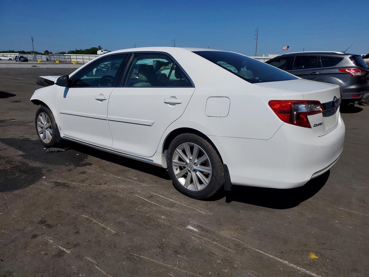 2013 TOYOTA CAMRY XLE photo 4