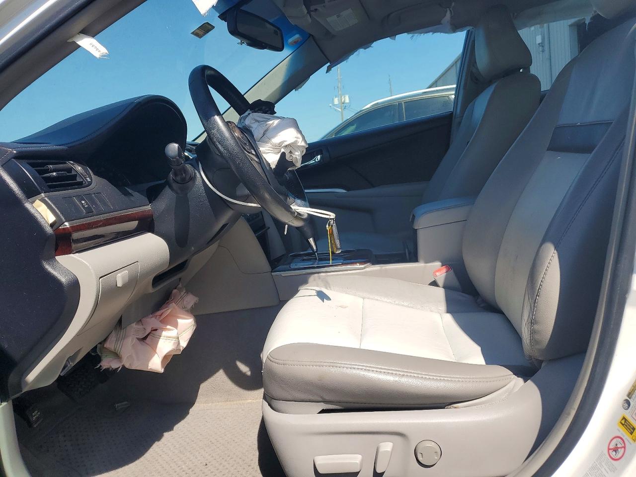 2013 TOYOTA CAMRY XLE photo 19