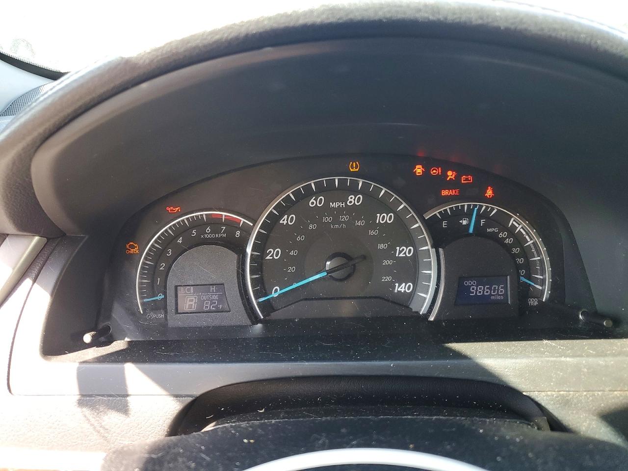 2013 TOYOTA CAMRY XLE photo 25