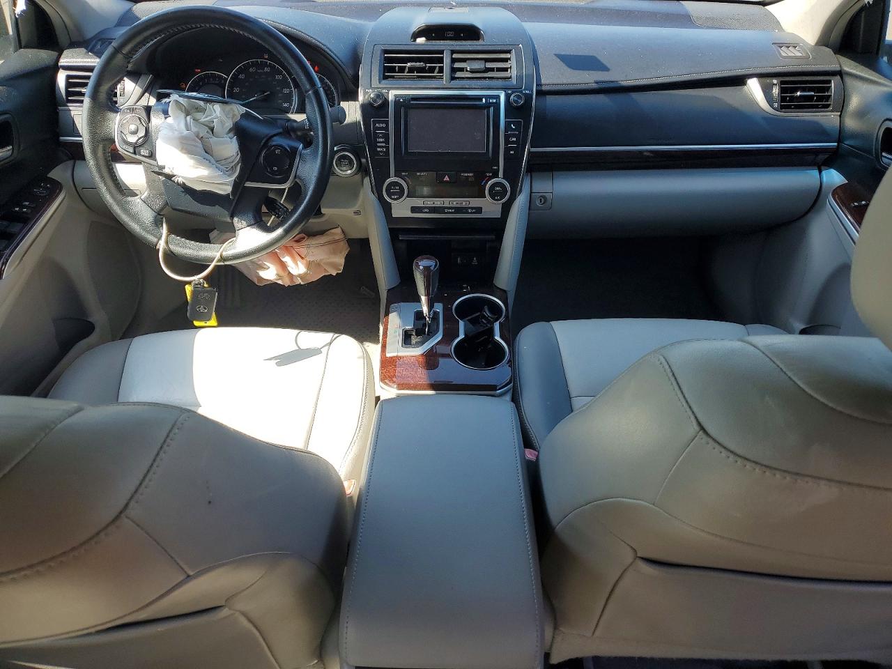 2013 TOYOTA CAMRY XLE photo 22