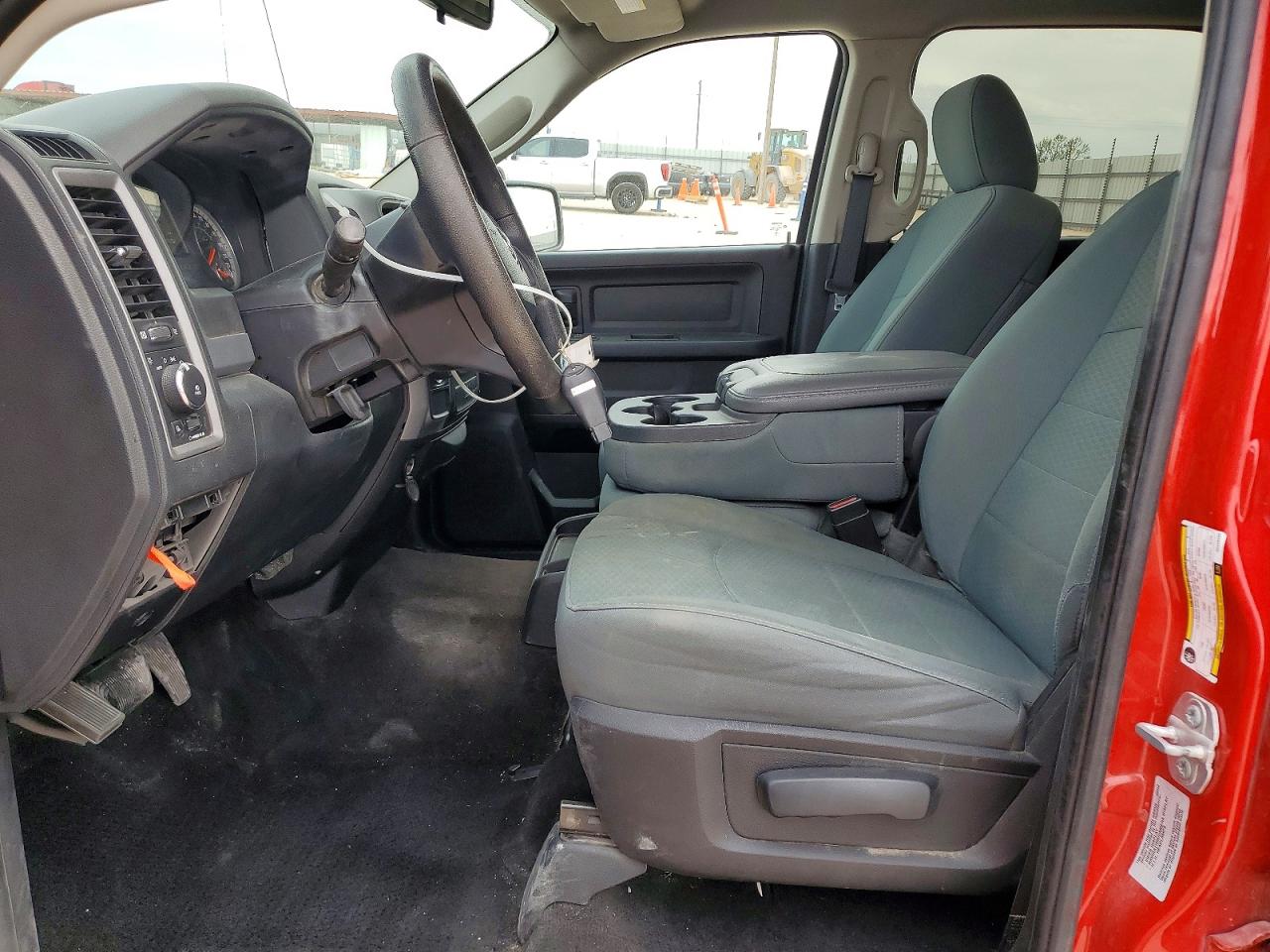 2016 RAM 1500 ST photo 19