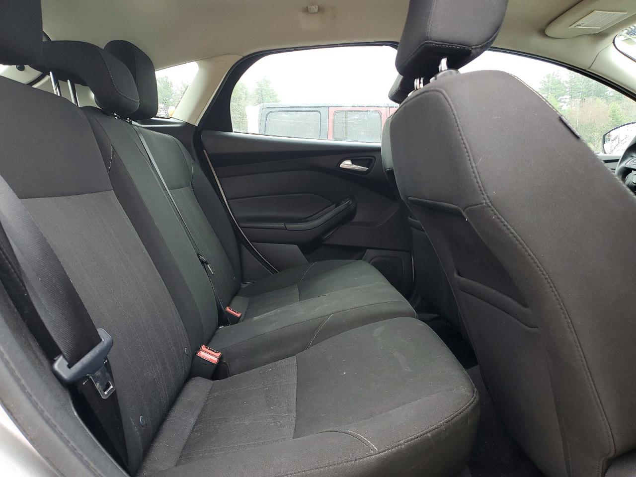 2017 FORD FOCUS SE photo 19