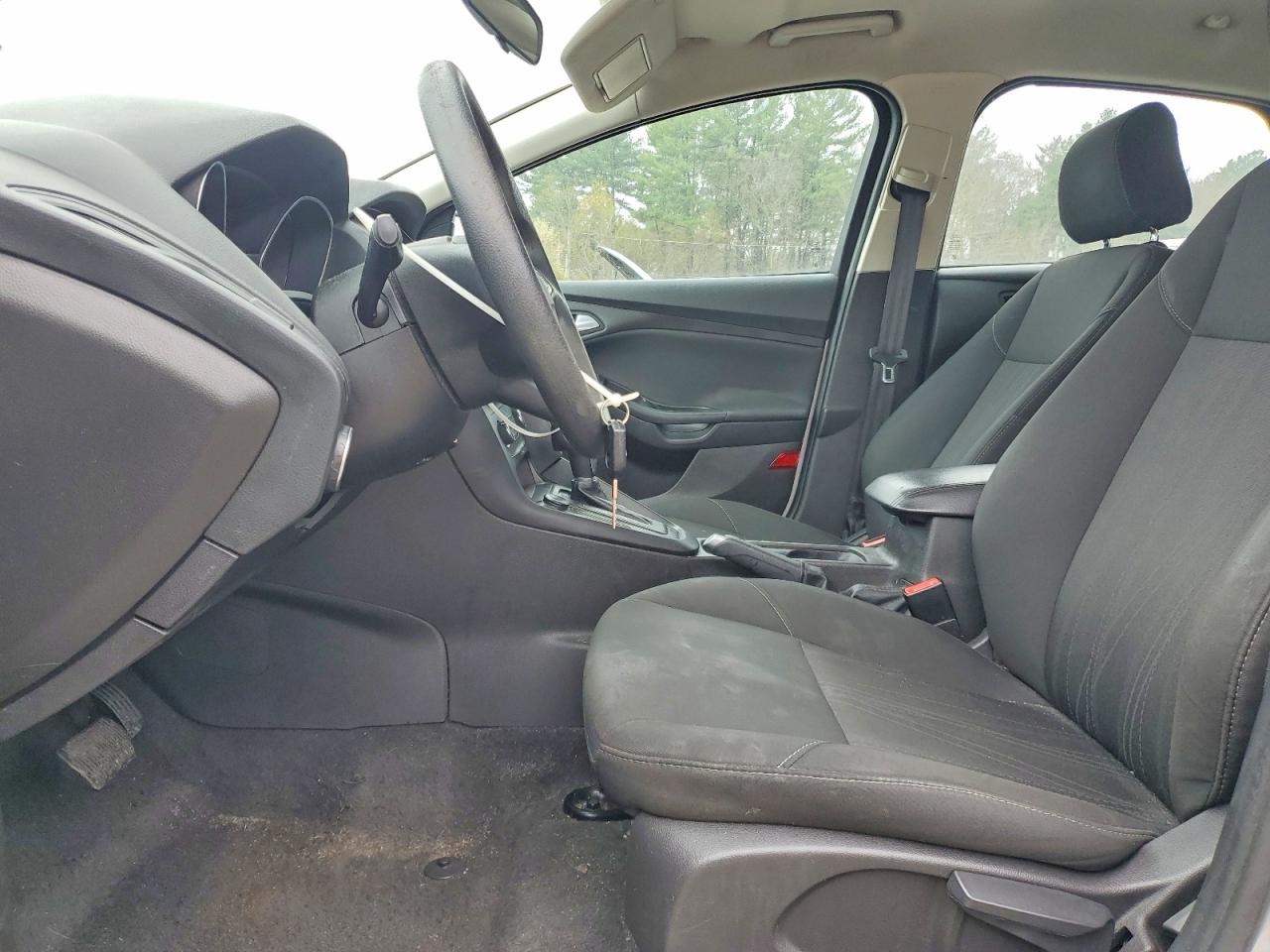 2017 FORD FOCUS SE photo 13