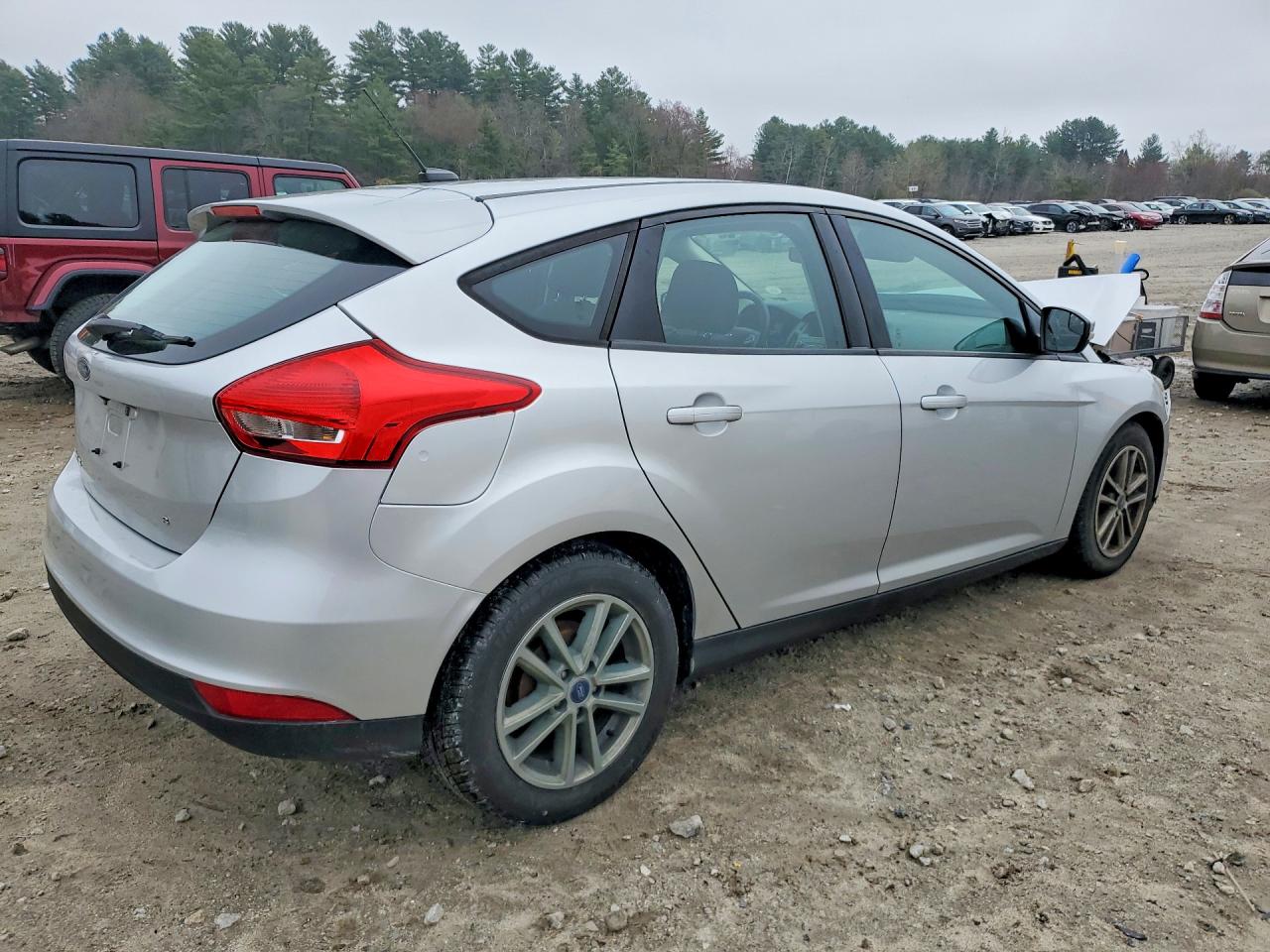 2017 FORD FOCUS SE photo 5