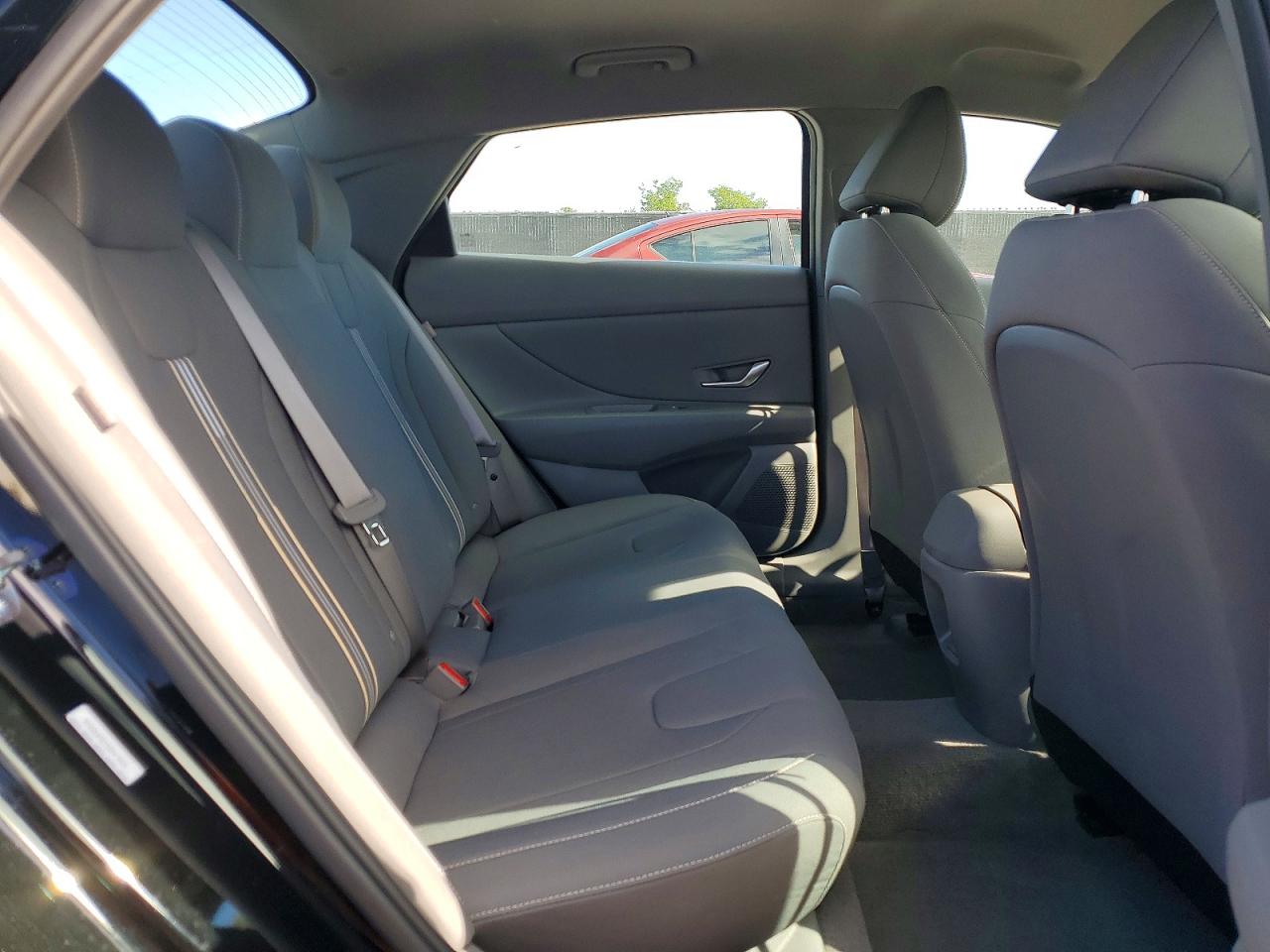 2025 HYUNDAI ELANTRA SEL SPORT photo 19