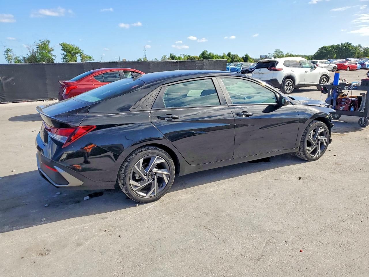 2025 HYUNDAI ELANTRA SEL SPORT photo 5