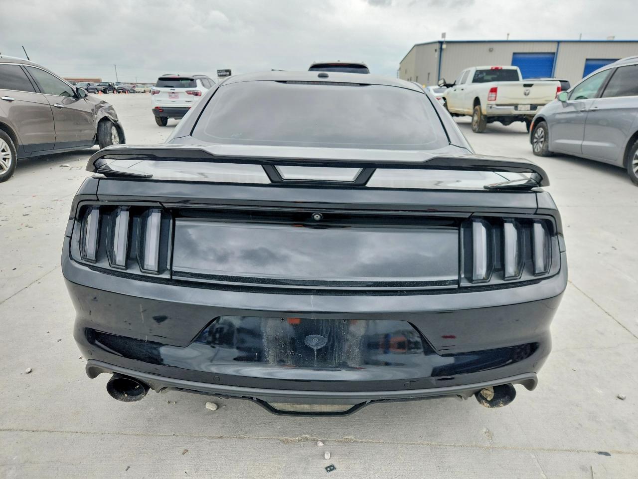 2016 FORD MUSTANG photo 11