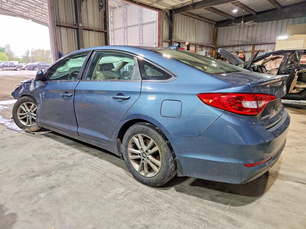 2015 HYUNDAI SONATA SE photo 2