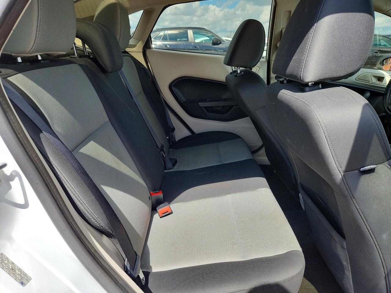 2012 FORD FIESTA S photo 19