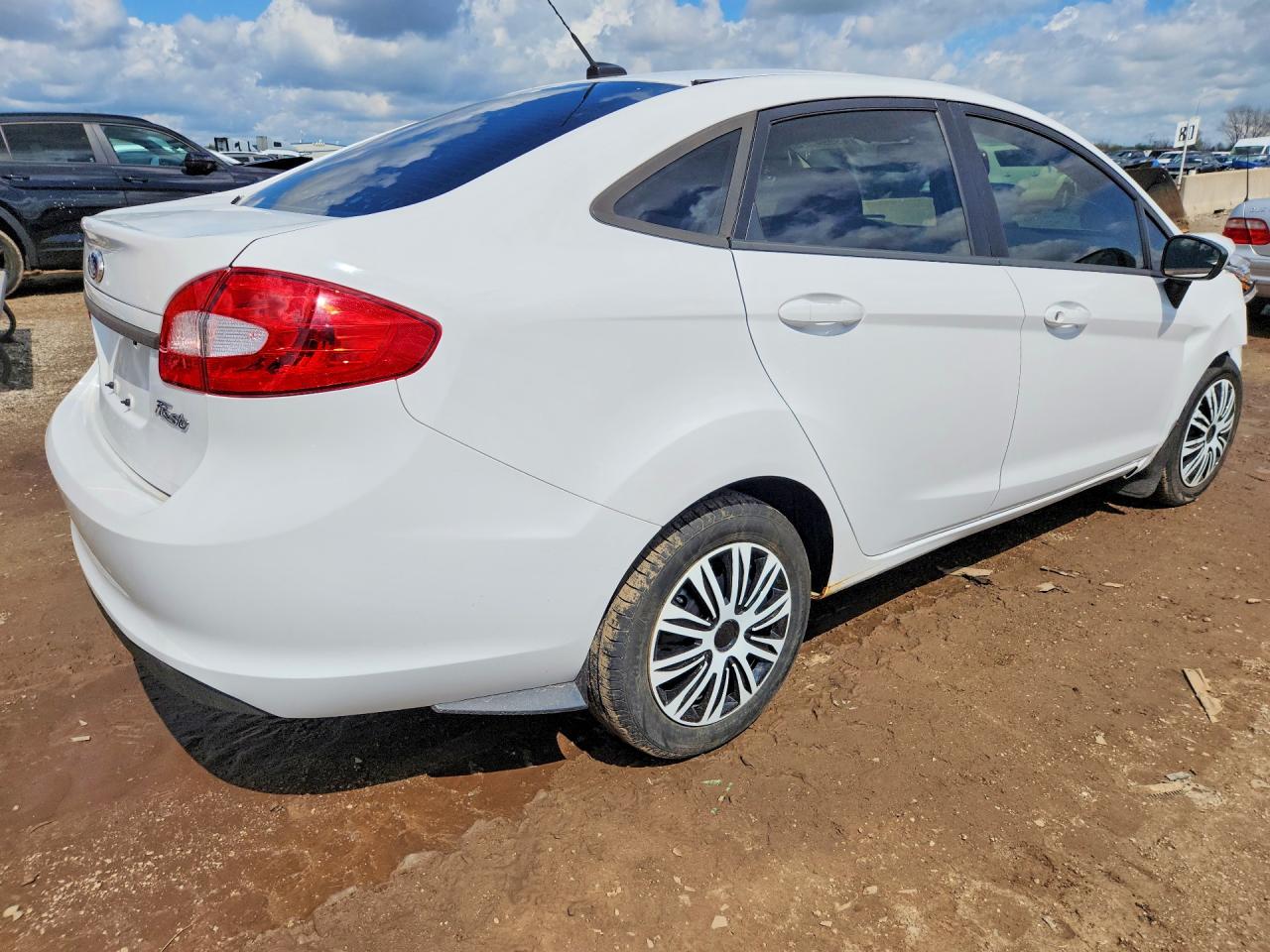 2012 FORD FIESTA S photo 5
