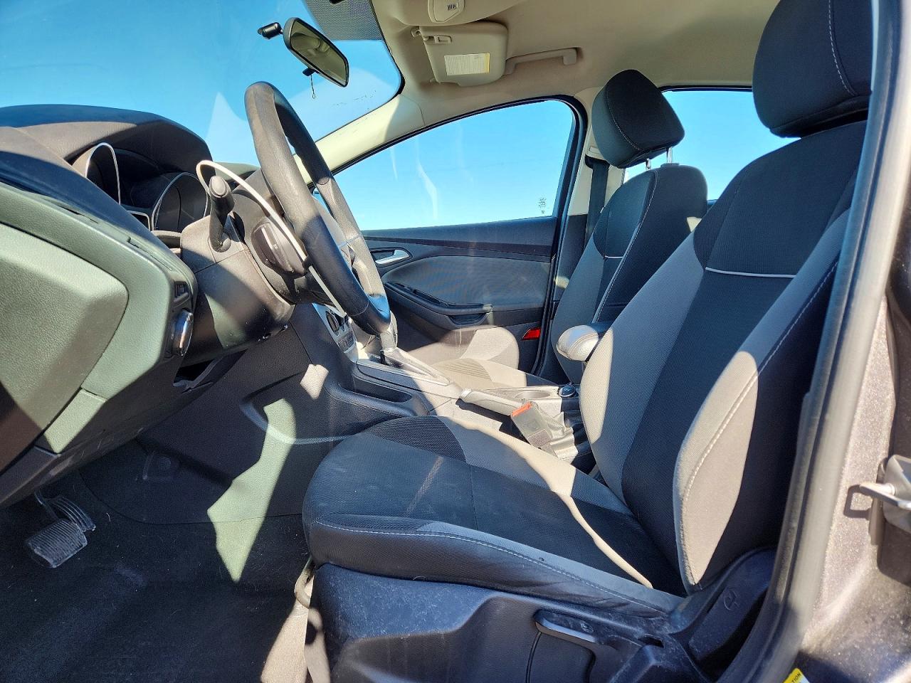 2014 FORD FOCUS SE photo 19
