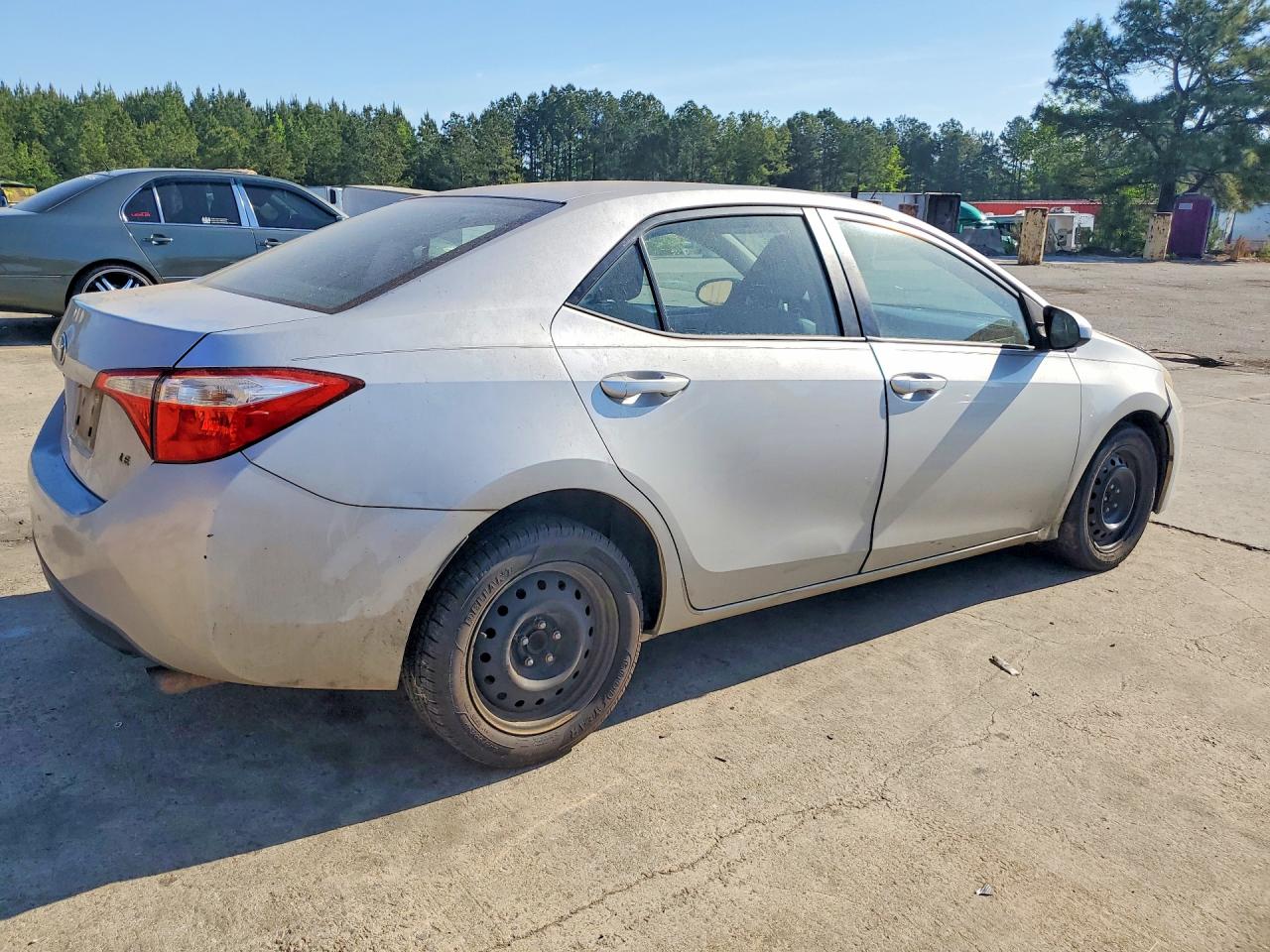 2014 TOYOTA COROLLA LE photo 3