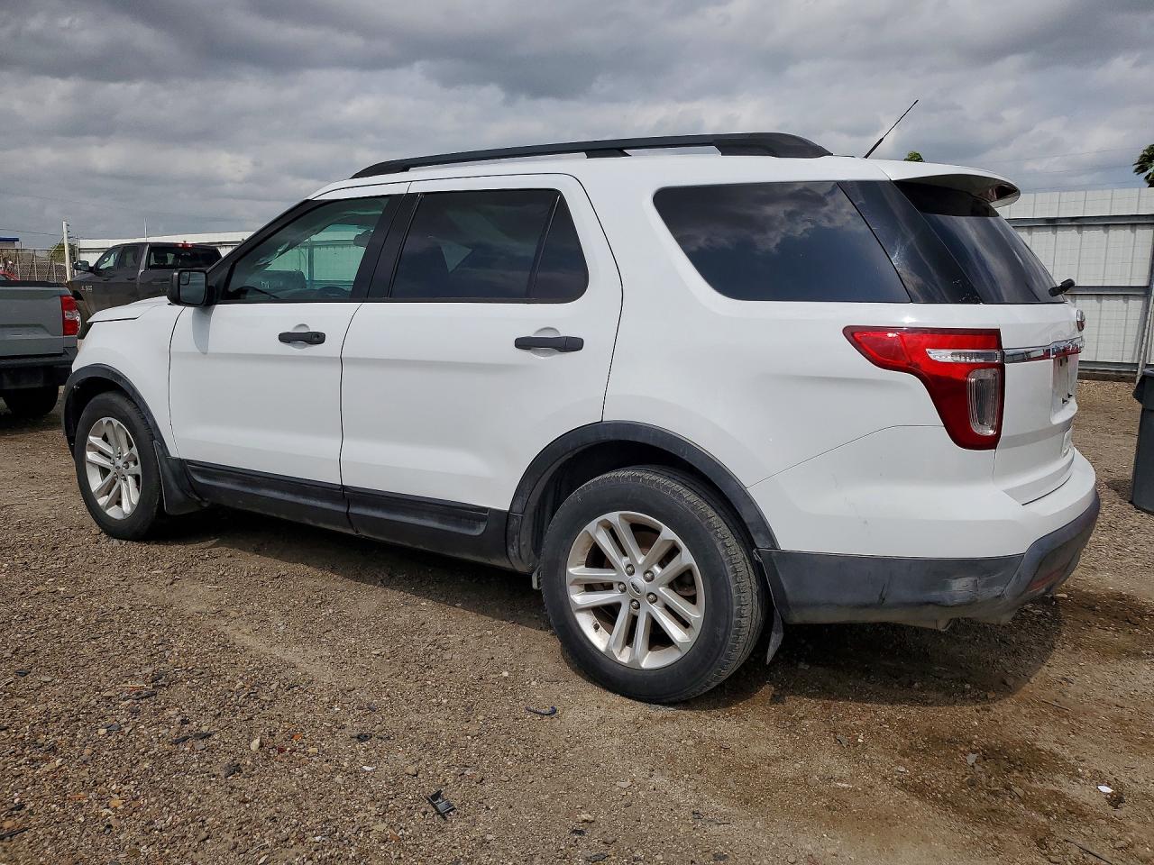 2015 FORD EXPLORER photo 2