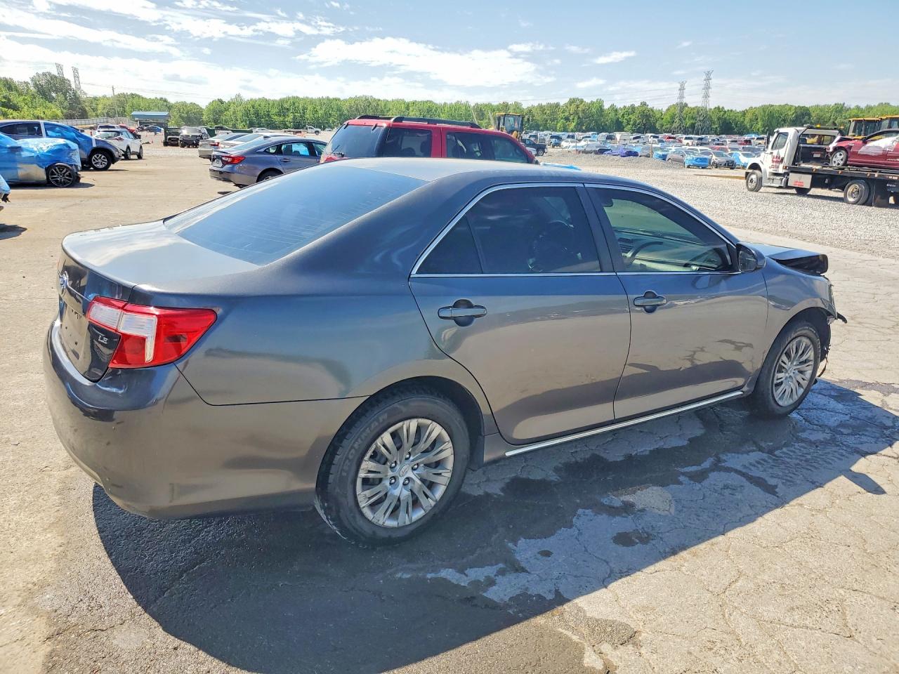 2014 TOYOTA CAMRY LE photo 5