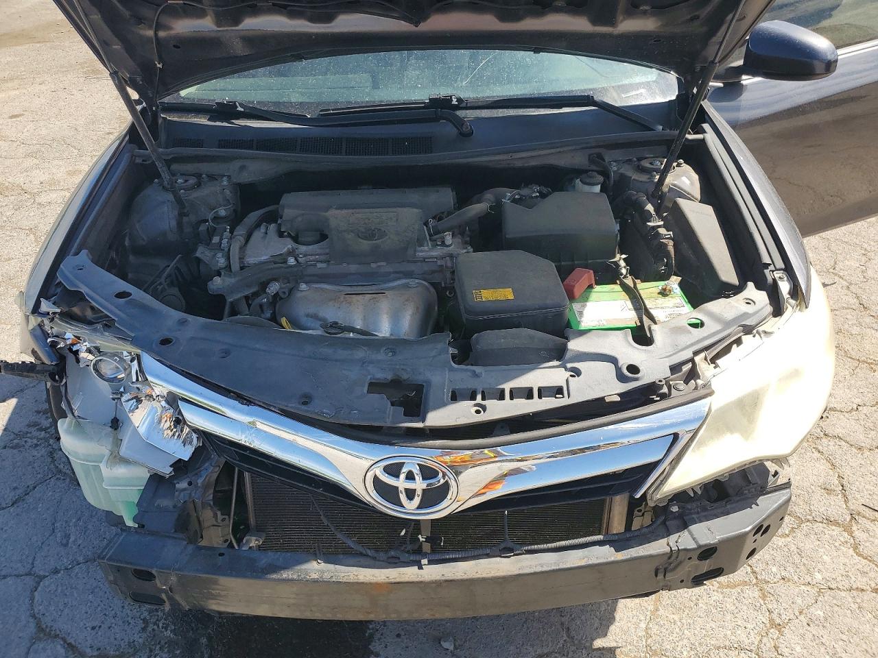 2014 TOYOTA CAMRY LE photo 21