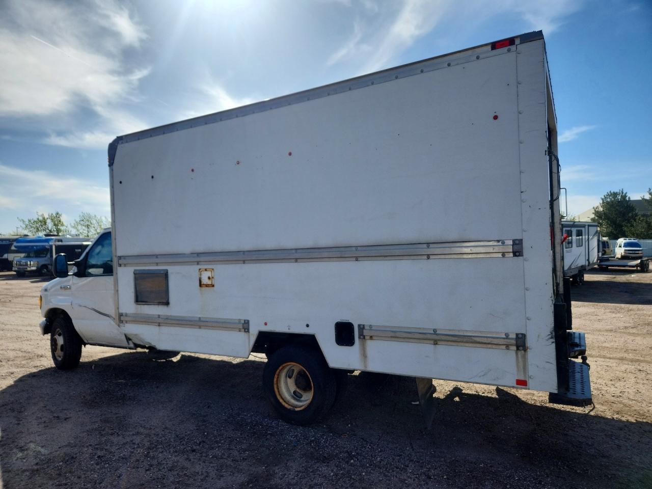 2006 FORD E350 BOX TRUCK photo 3