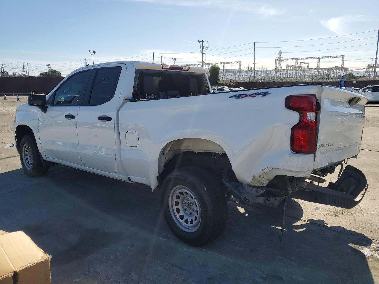2021 CHEVROLET SILVERADO K1500 photo 3