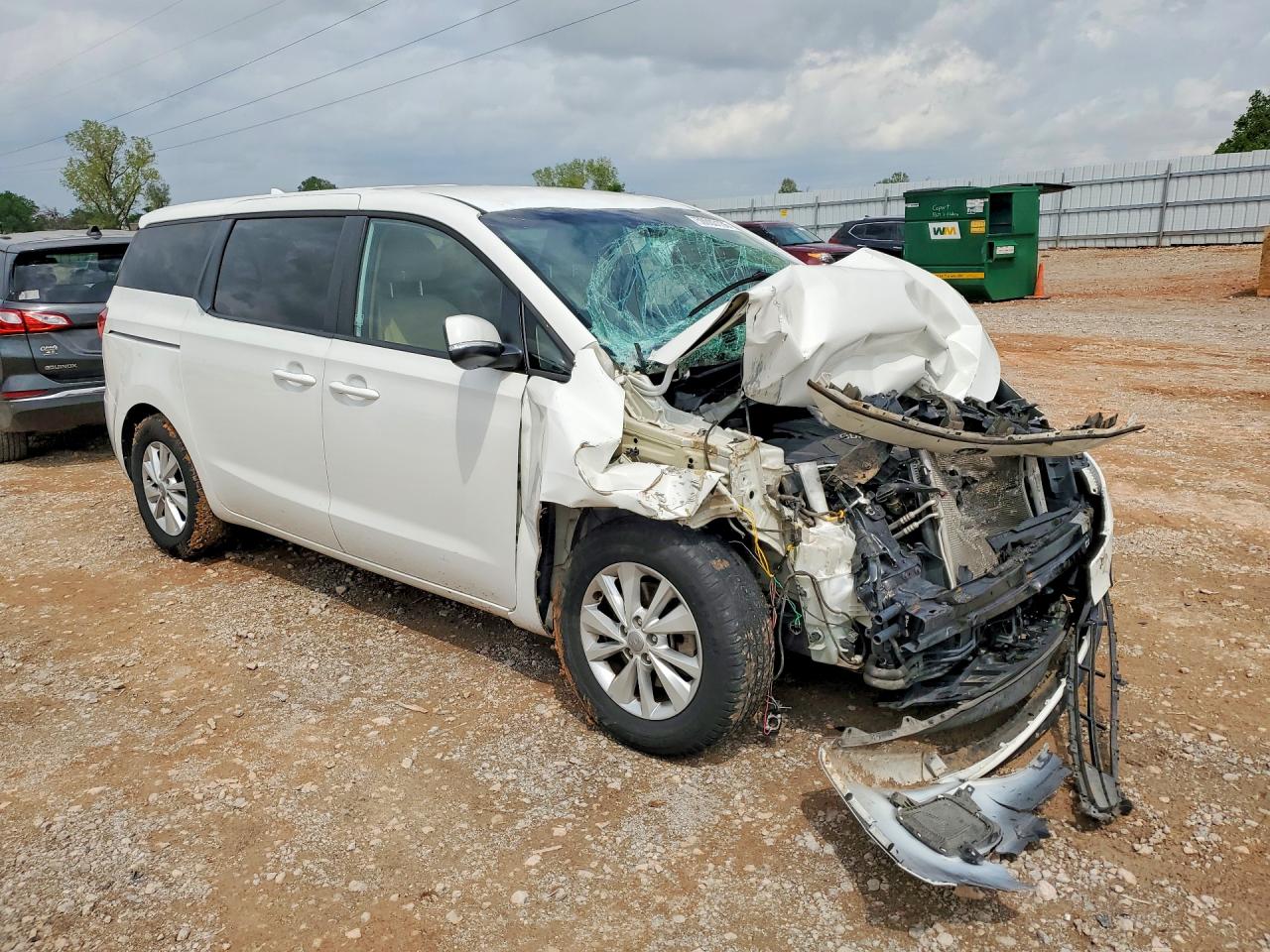 2017 KIA SEDONA LX photo 10