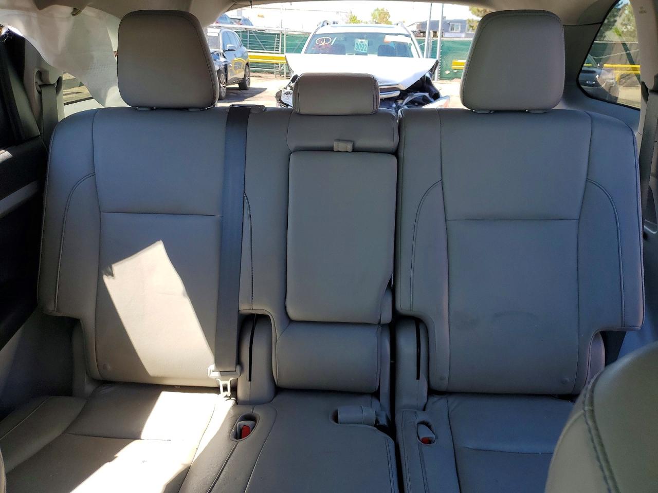 2016 TOYOTA HIGHLANDER XLE photo 19