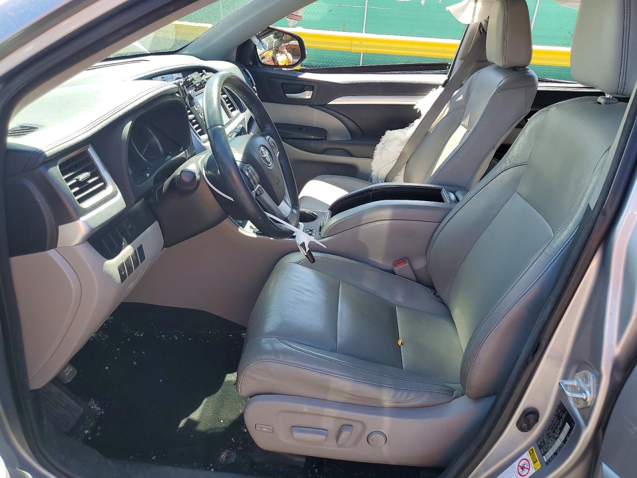 2016 TOYOTA HIGHLANDER XLE photo 13