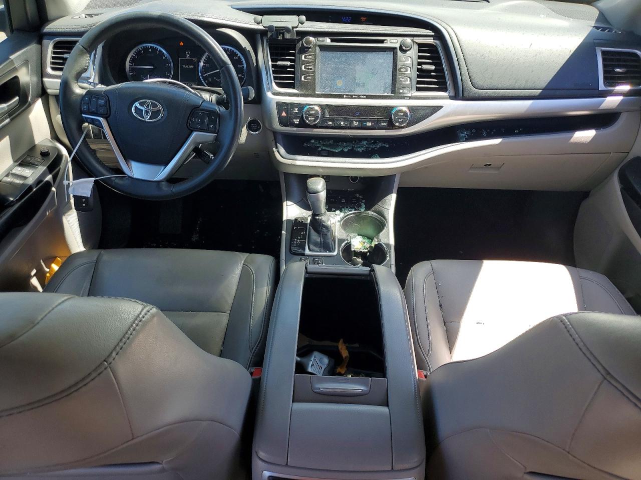 2016 TOYOTA HIGHLANDER XLE photo 15