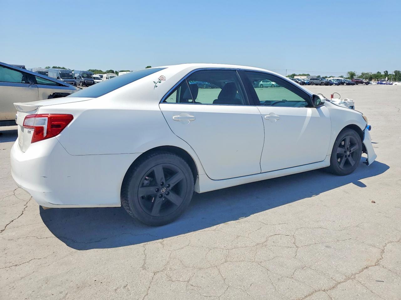 2013 TOYOTA CAMRY SE photo 5