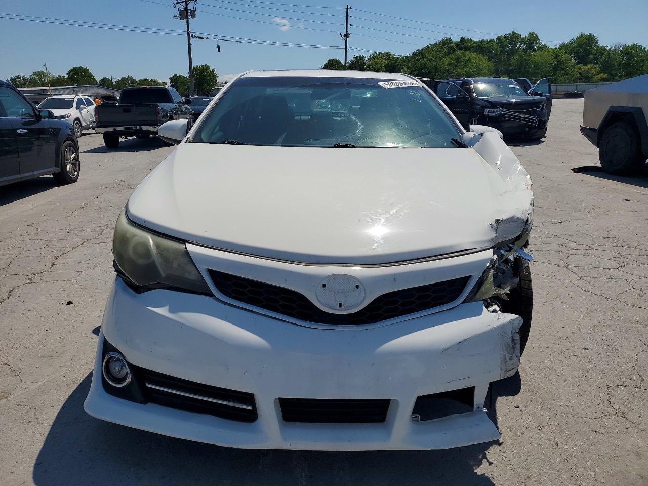 2013 TOYOTA CAMRY SE photo 9