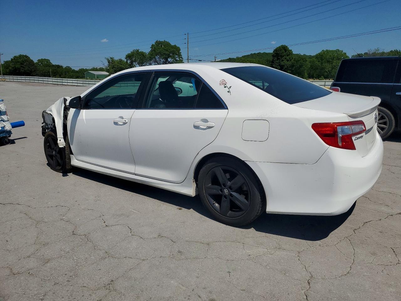 2013 TOYOTA CAMRY SE photo 3