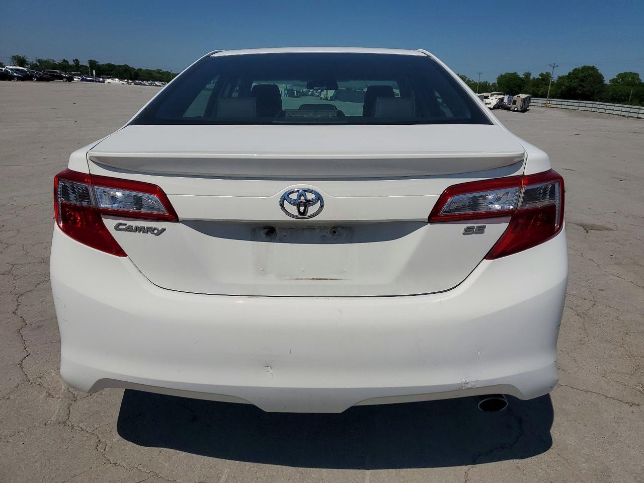 2013 TOYOTA CAMRY SE photo 11
