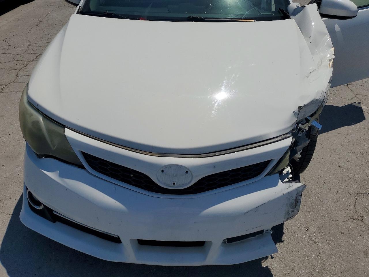 2013 TOYOTA CAMRY SE photo 21