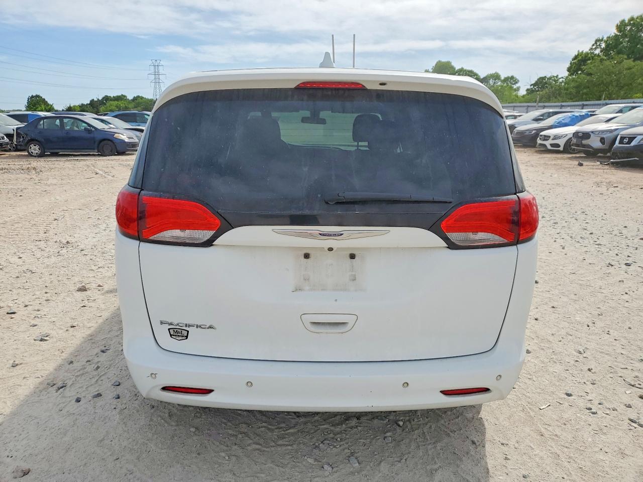 2019 CHRYSLER PACIFICA LX photo 11