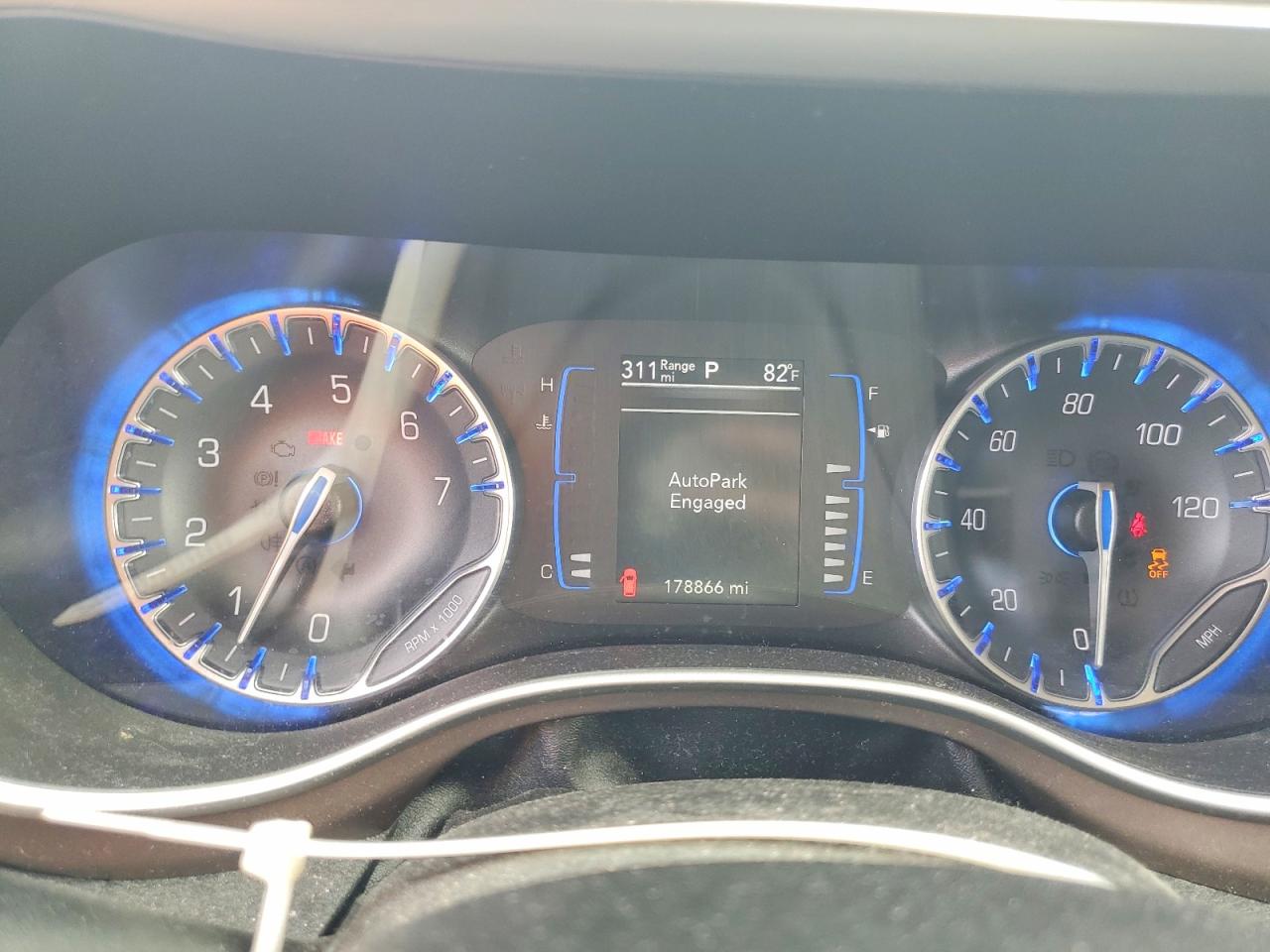 2019 CHRYSLER PACIFICA LX photo 17