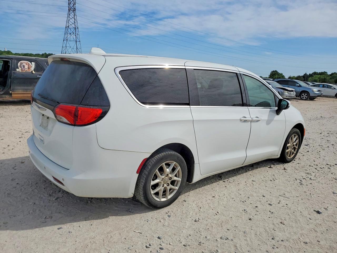 2019 CHRYSLER PACIFICA LX photo 5