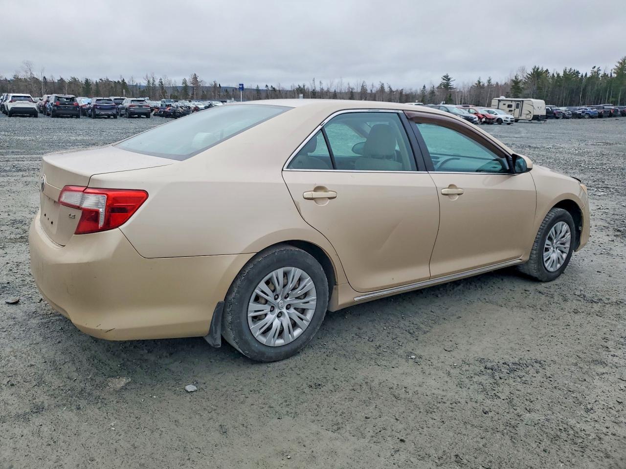2012 TOYOTA CAMRY L photo 5