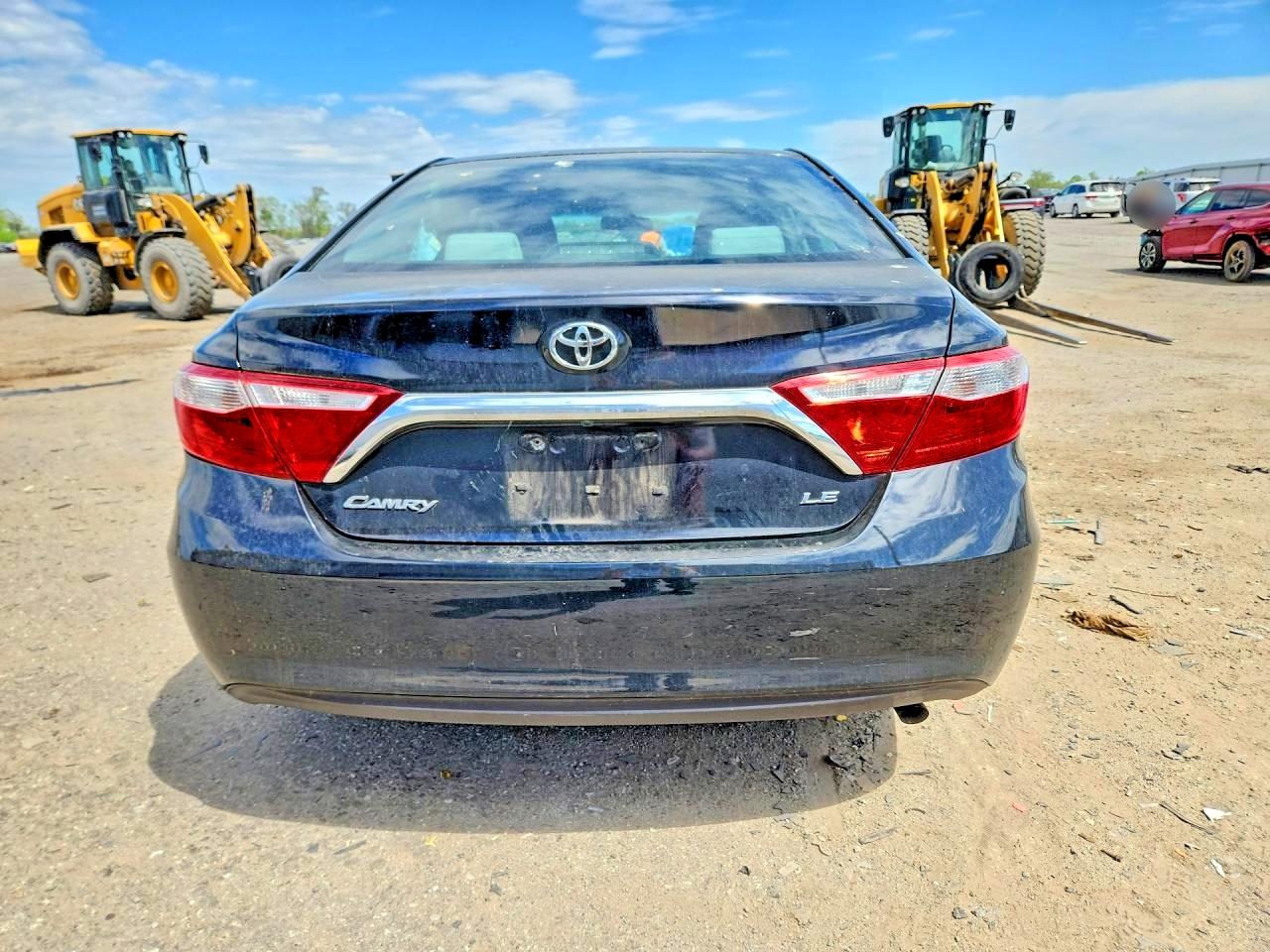 2016 TOYOTA CAMRY LE photo 11