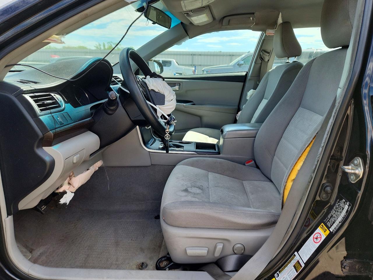 2016 TOYOTA CAMRY LE photo 13