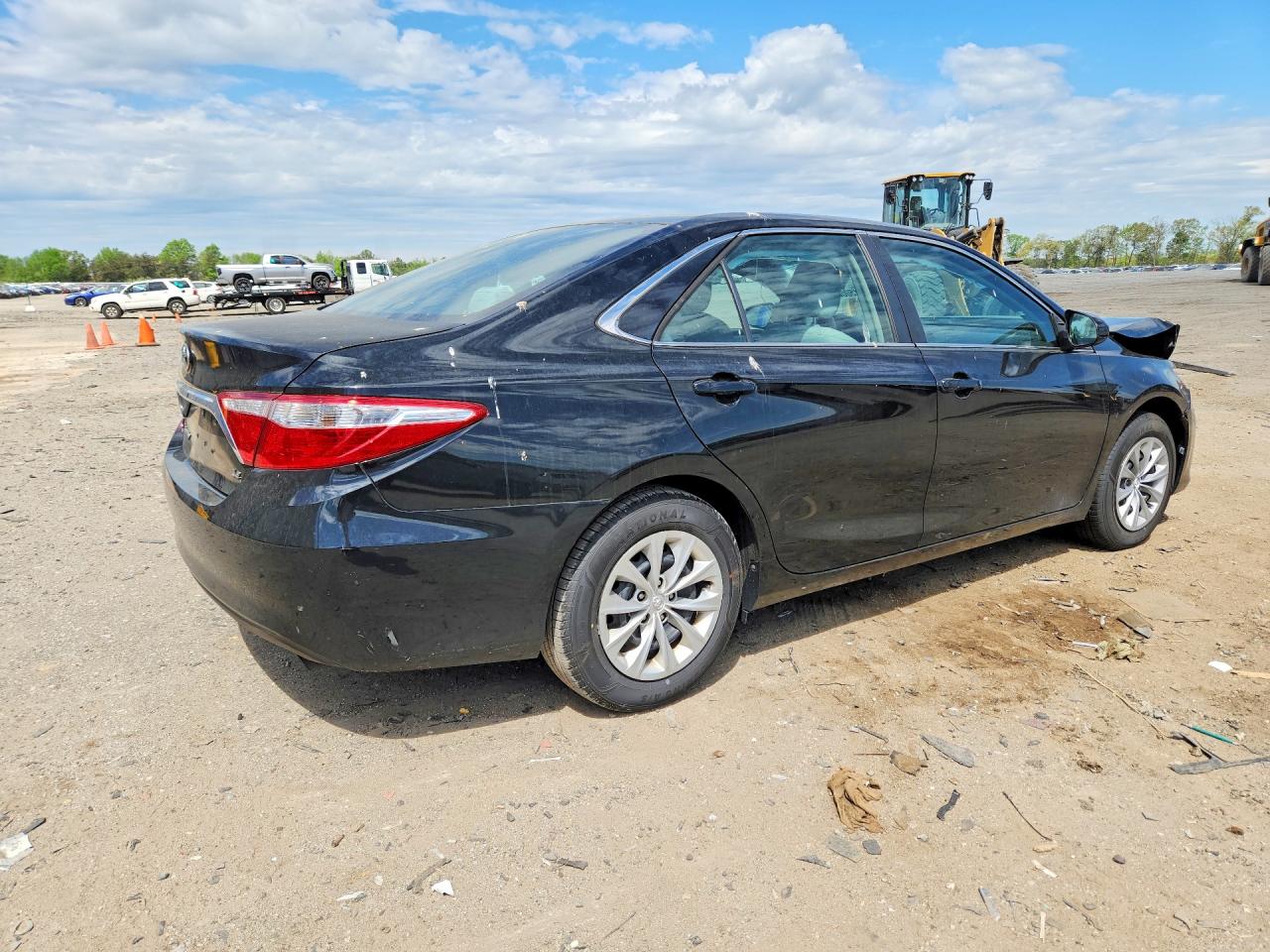 2016 TOYOTA CAMRY LE photo 5