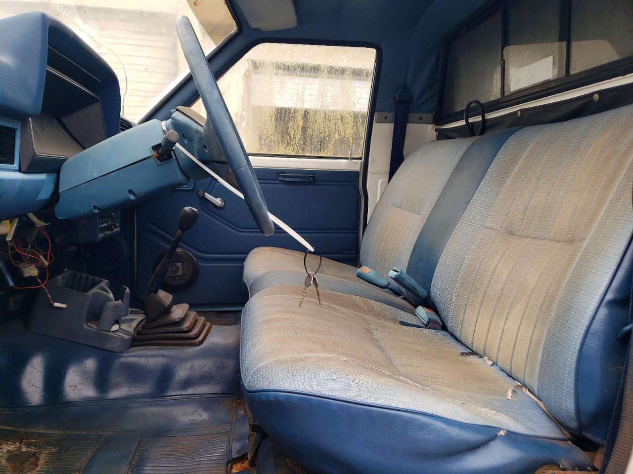 1986 NISSAN TRUCK BASE photo 19