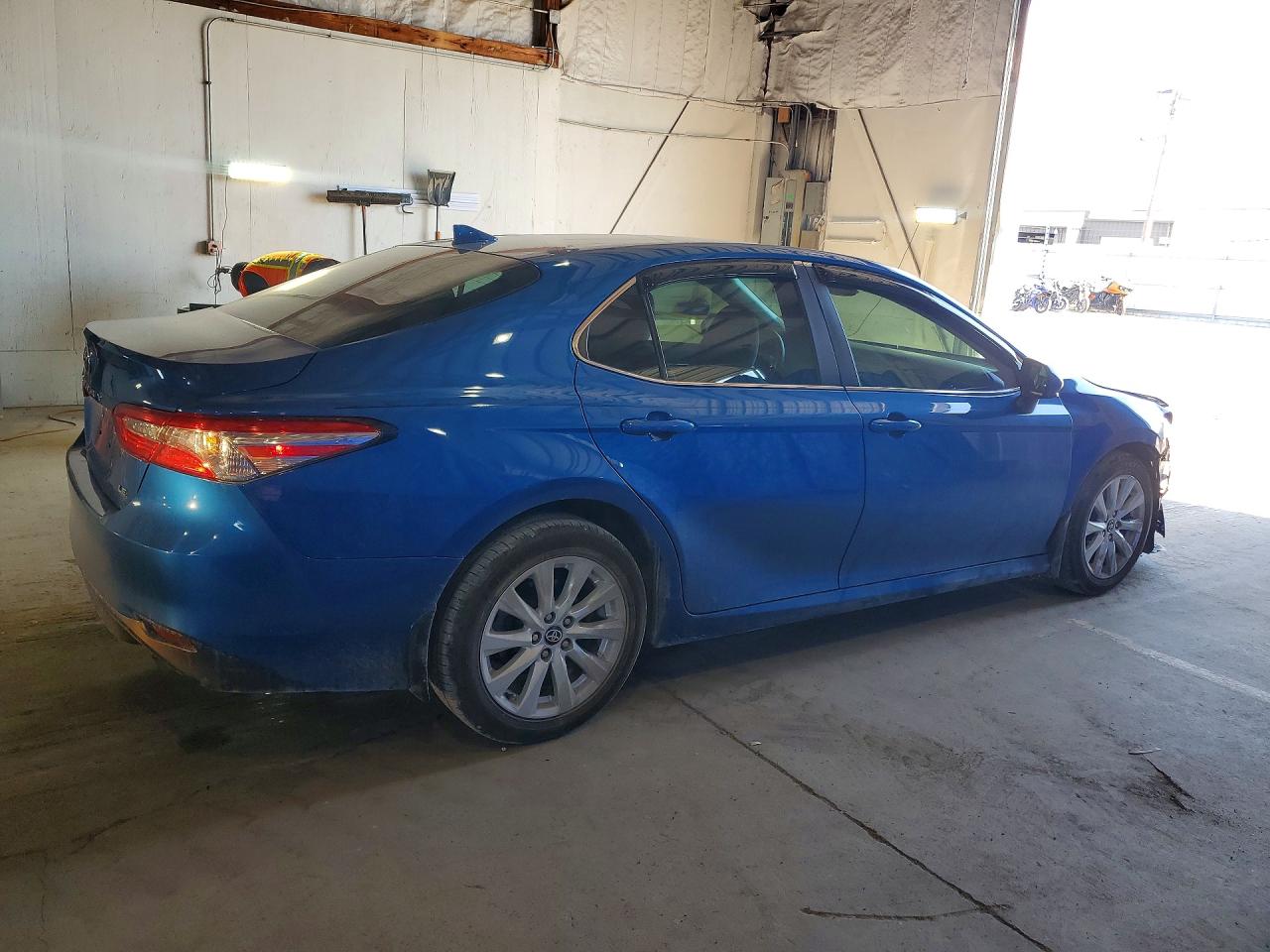 2020 TOYOTA CAMRY LE photo 3