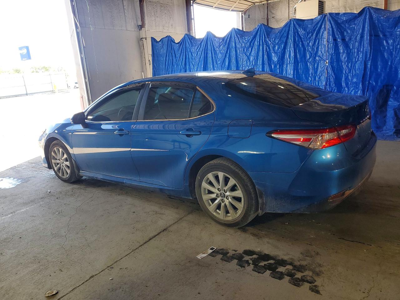 2020 TOYOTA CAMRY LE photo 2