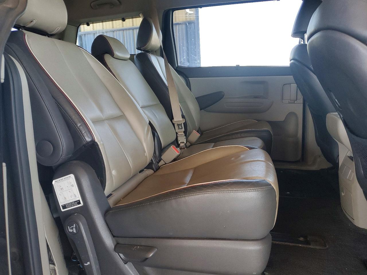 2017 KIA SEDONA LX photo 19