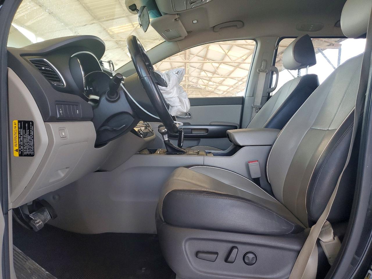 2017 KIA SEDONA LX photo 13